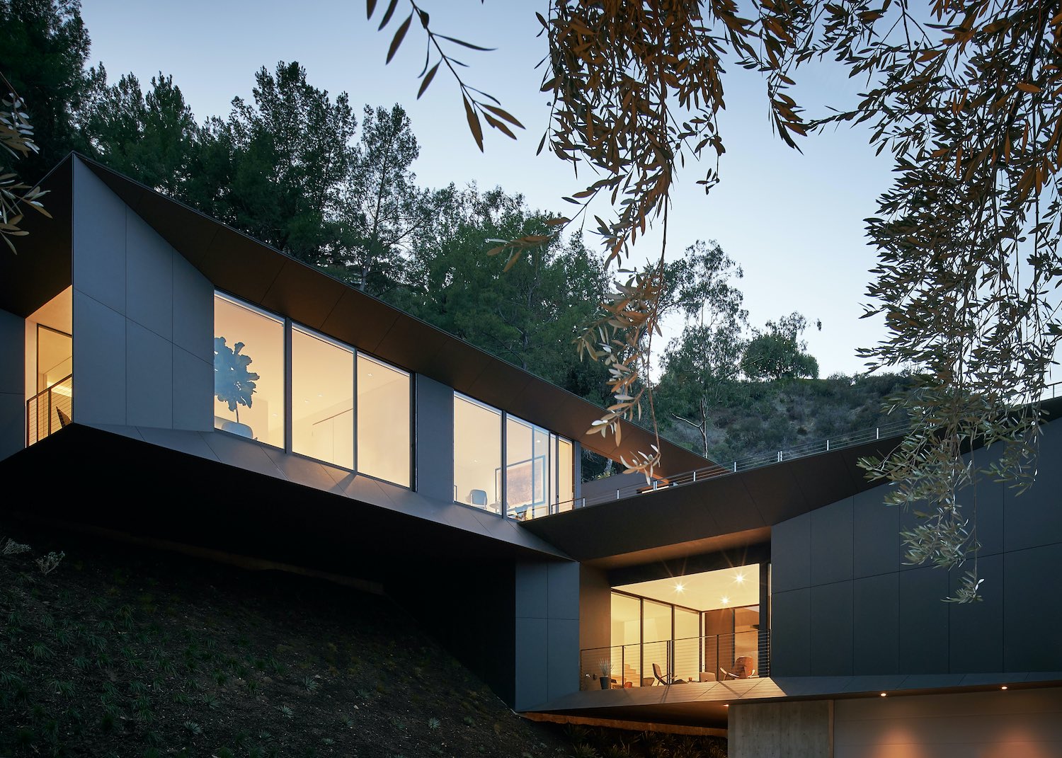 LR2 House in Pasadena, California by Montalba Architects