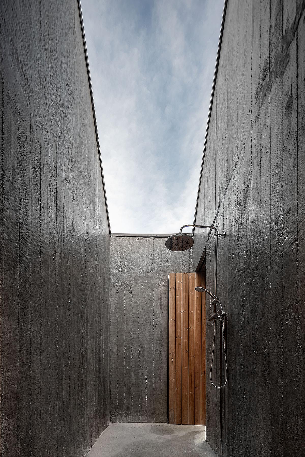 bathroom with skylight in the roof let the natural sunlight enters the bathroom 