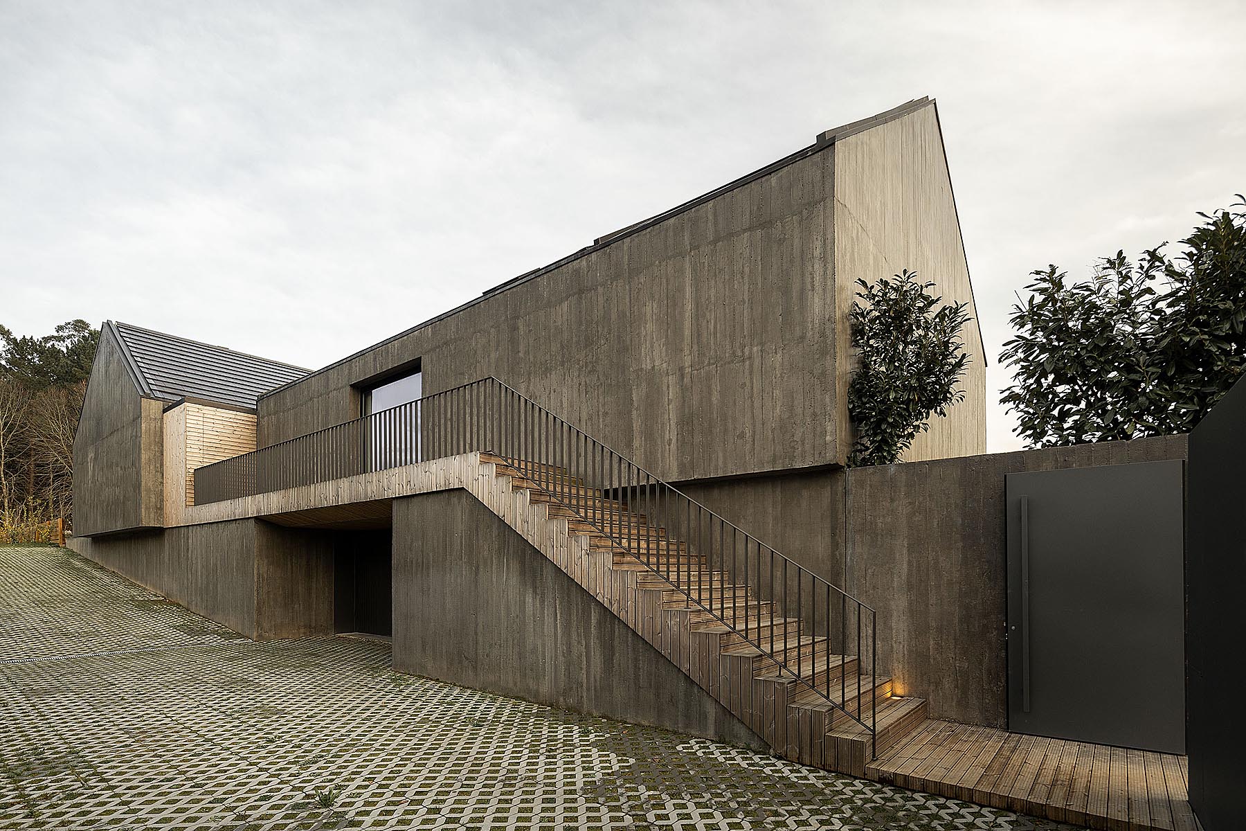 cabin surrounded with landscape 