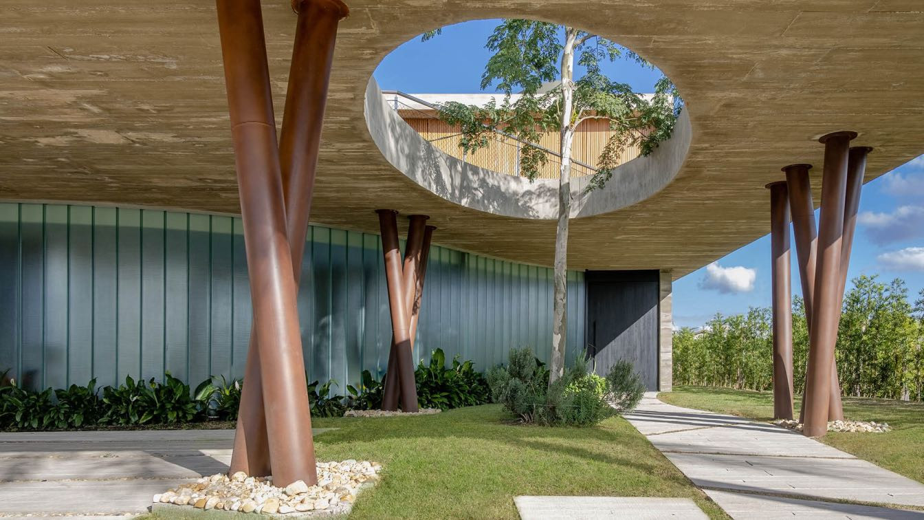 Forest shaped pilotis gives a warm welco|Houses