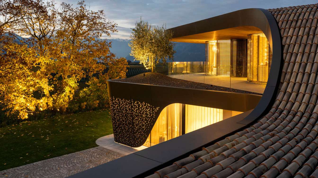 Villa EB: Organic architecture for a hou