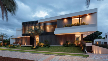 + House, Cumbaya, Ecuador by Najas Arqui|Houses