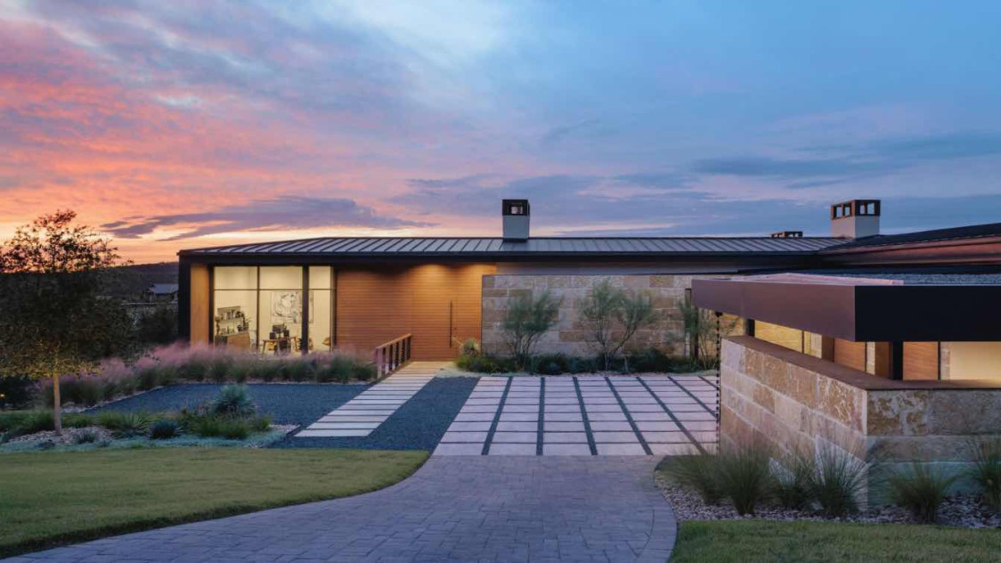 Texas House Blends Harmoniously with the|Houses