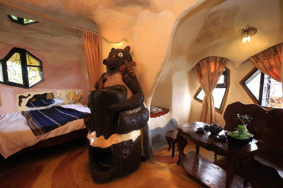 Room bears. Отель Crazy House Hotel (Вьетнам). Гостиница сумасшедший дом Далат Вьетнам. Crazy House Вьетнам Далат номера. Гостевой дом Ханг Нга Вьетнам номера.