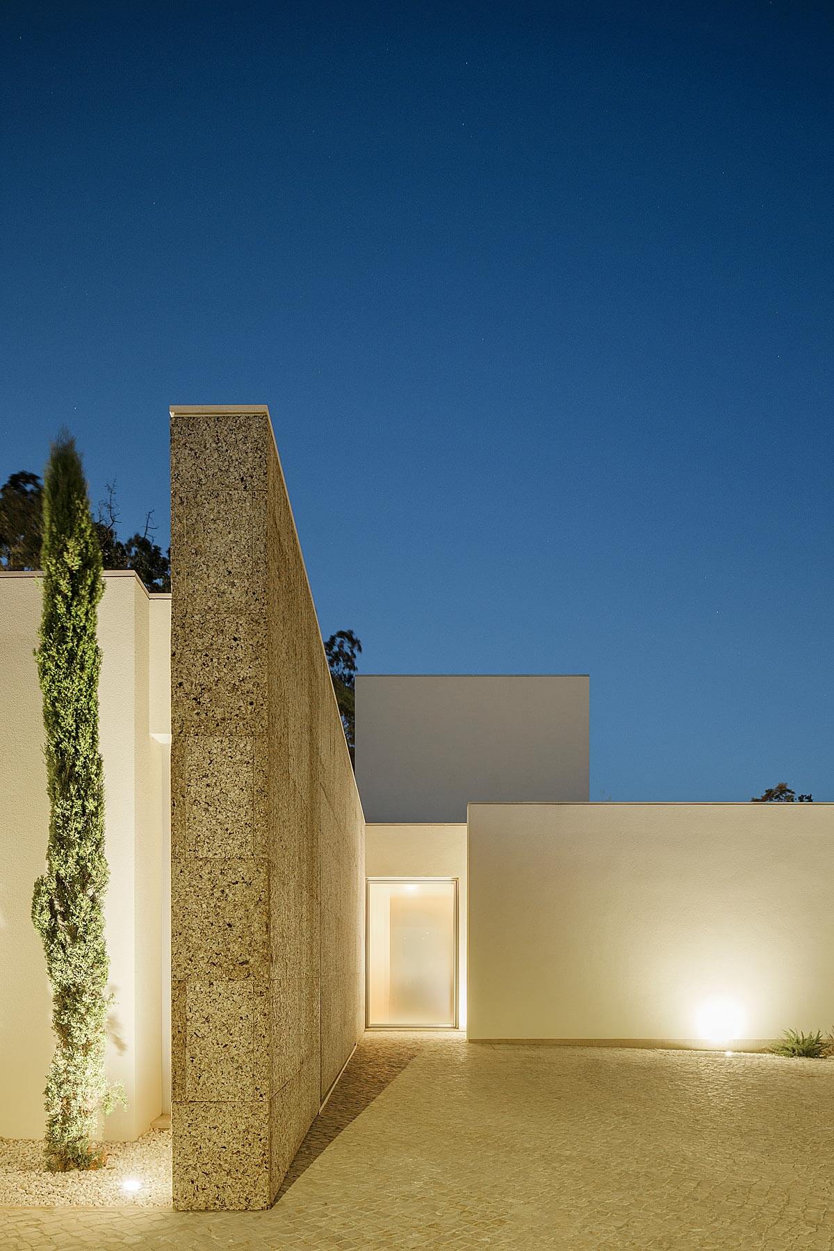 House in Santarém, Portugal designed by|Houses