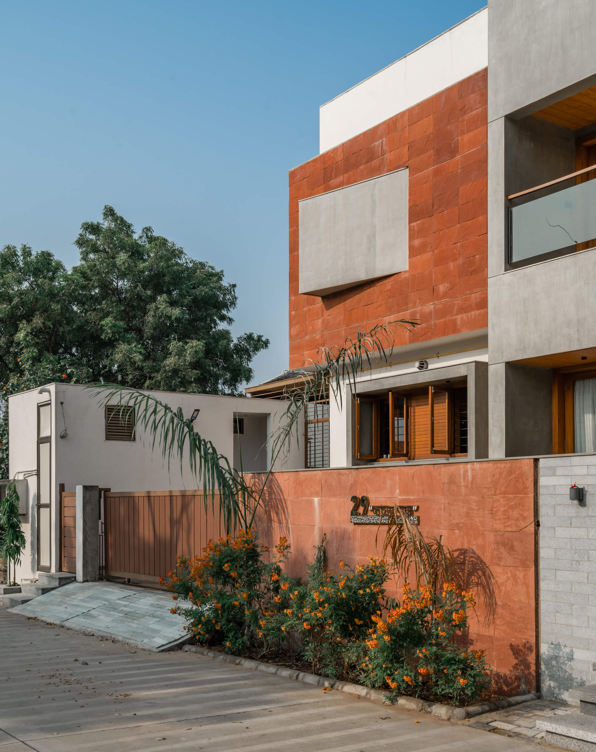 Parallel Volumes residence in Ahmedabad,|Houses