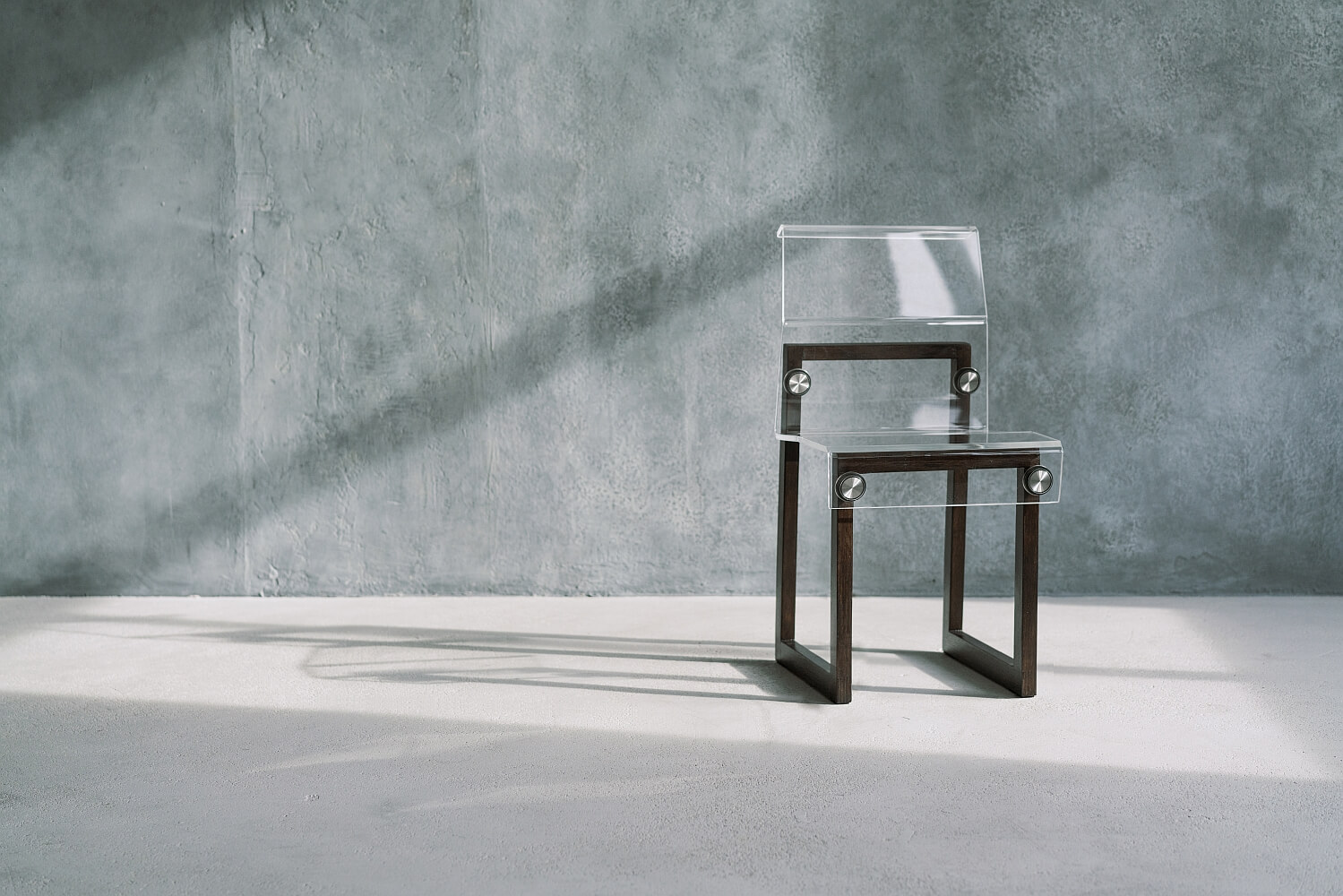 Transparent chair with cheap arms