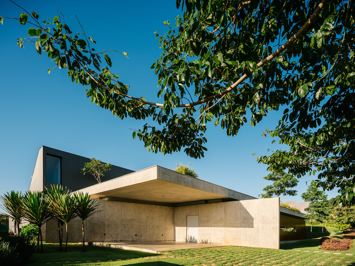 Casa Colina: Extensive roof garden highl|Houses