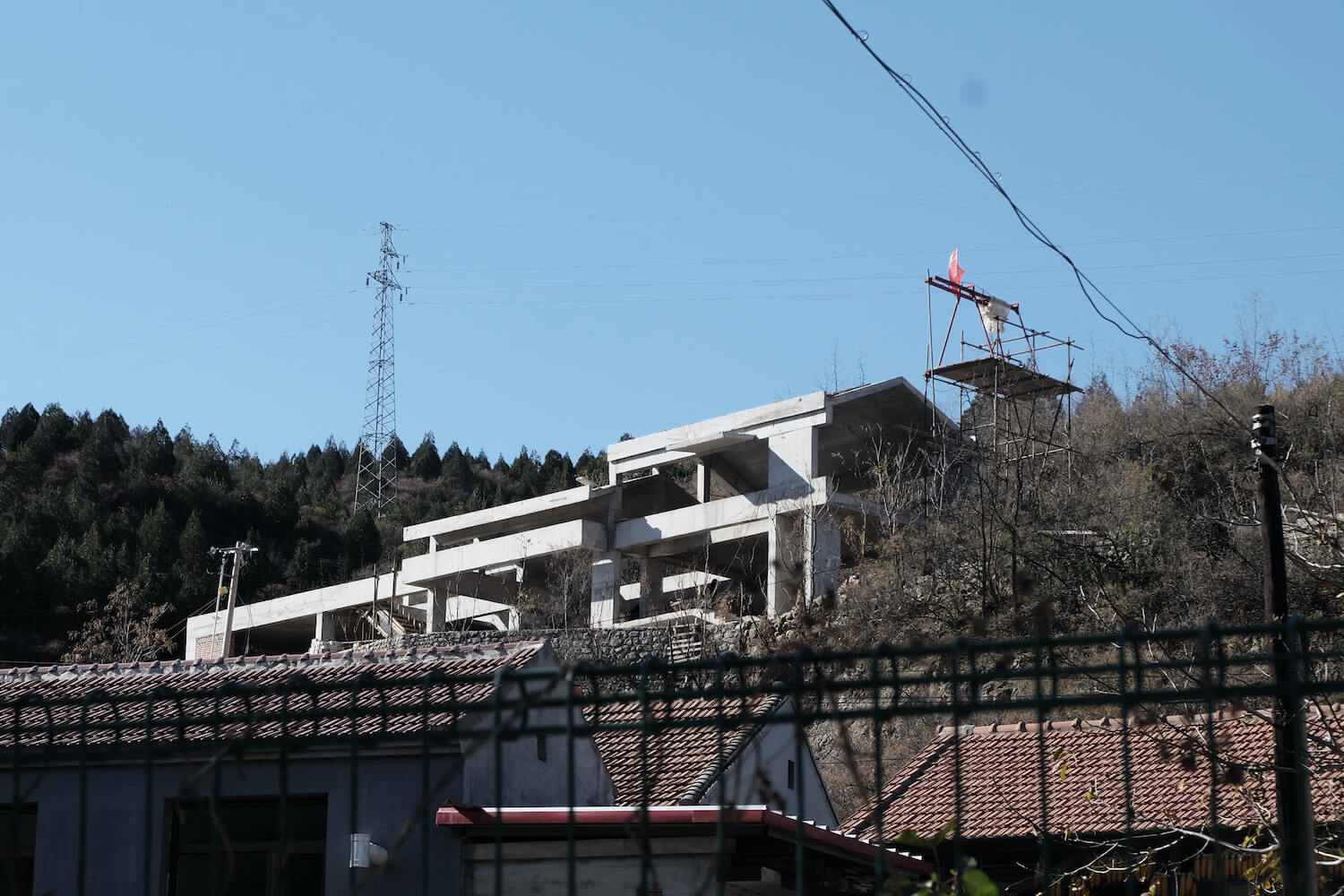 A residence on the hillside: Donghulin G|Houses