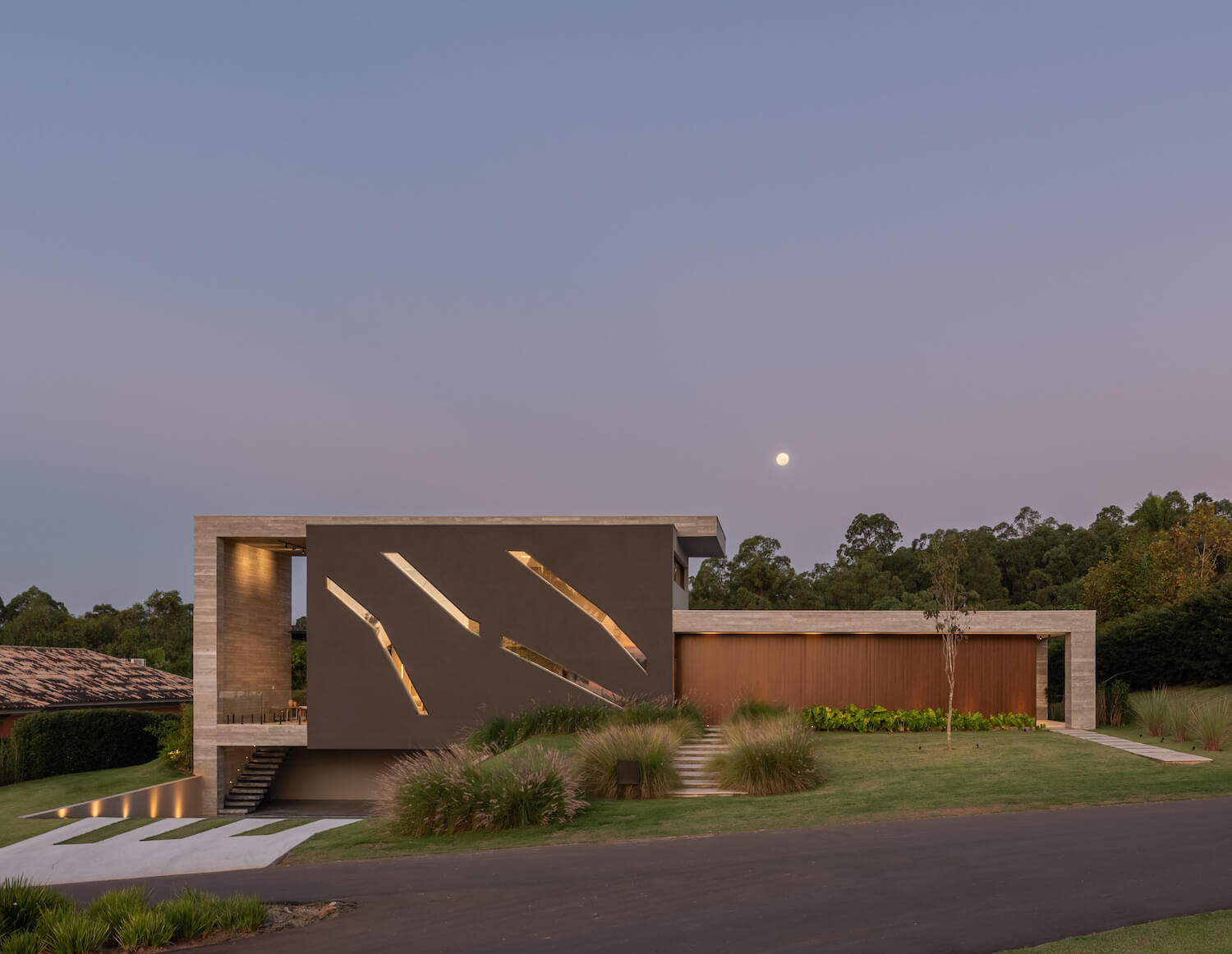 The play of light and shadow on the main|Houses