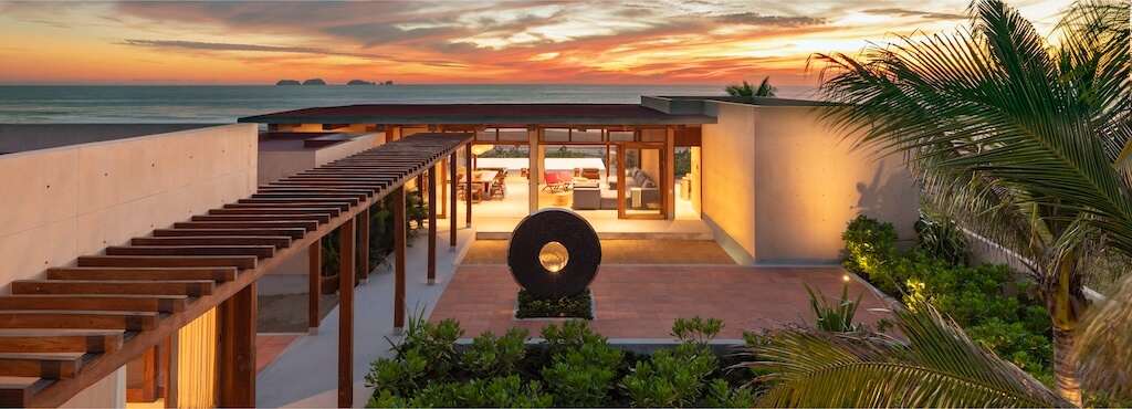 La arquitectura del patio中庭の建築 Patio House / Garnier Arquitectos | ArchDaily