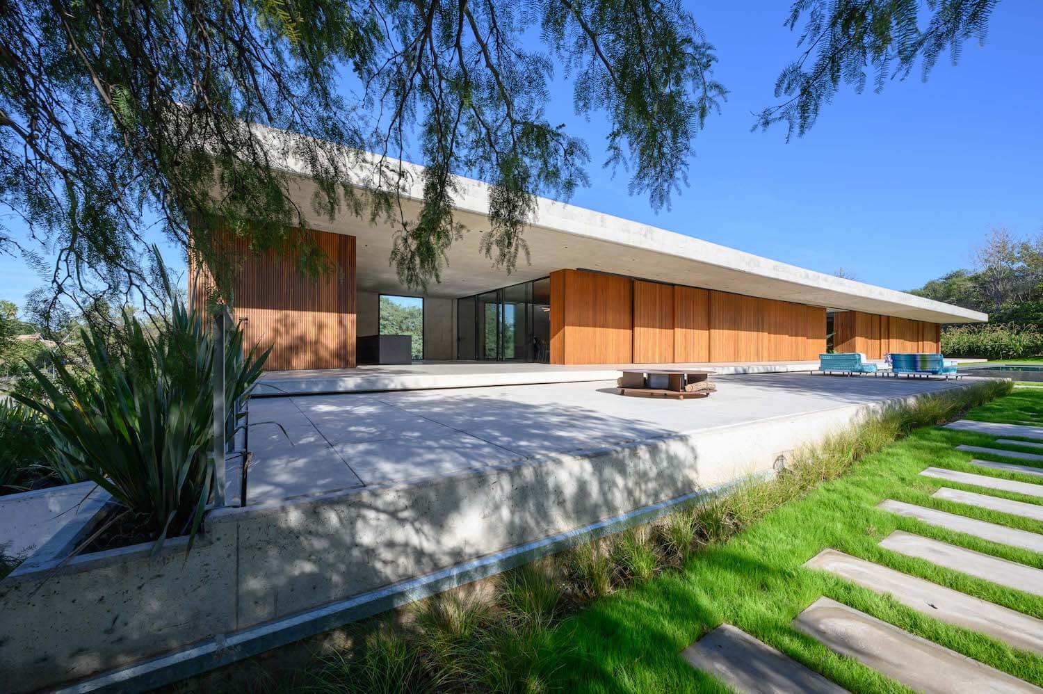 El Bosque House, Córdoba, Argentina by E|Houses