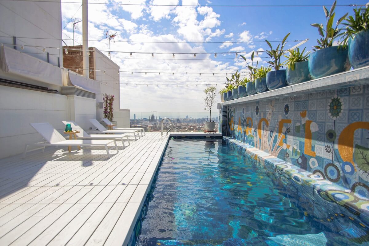 Beautiful building on the roof of Barcel|Houses