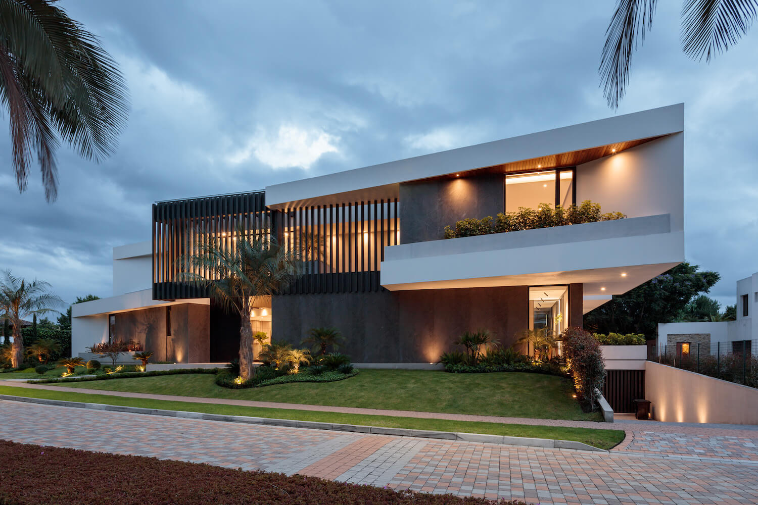 + House, Cumbaya, Ecuador by Najas Arqui|Houses