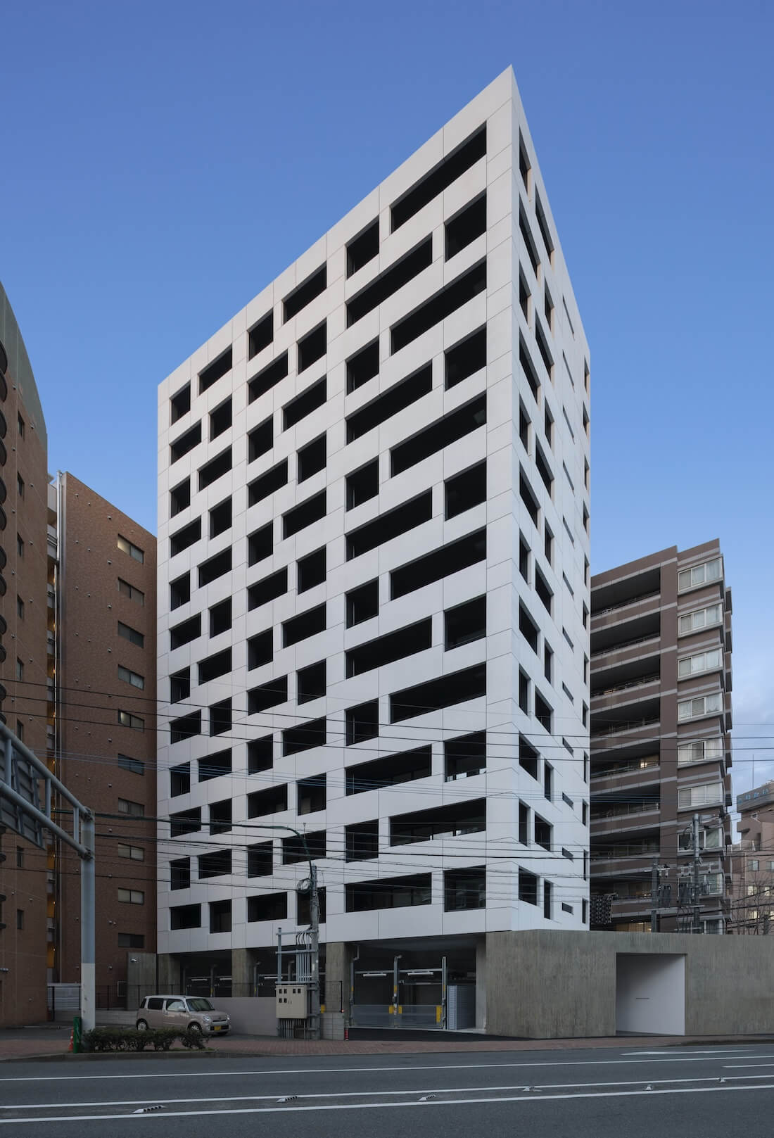 MONOCHROME in Fukuoka, Japan by SAKO Arc|Residential Building