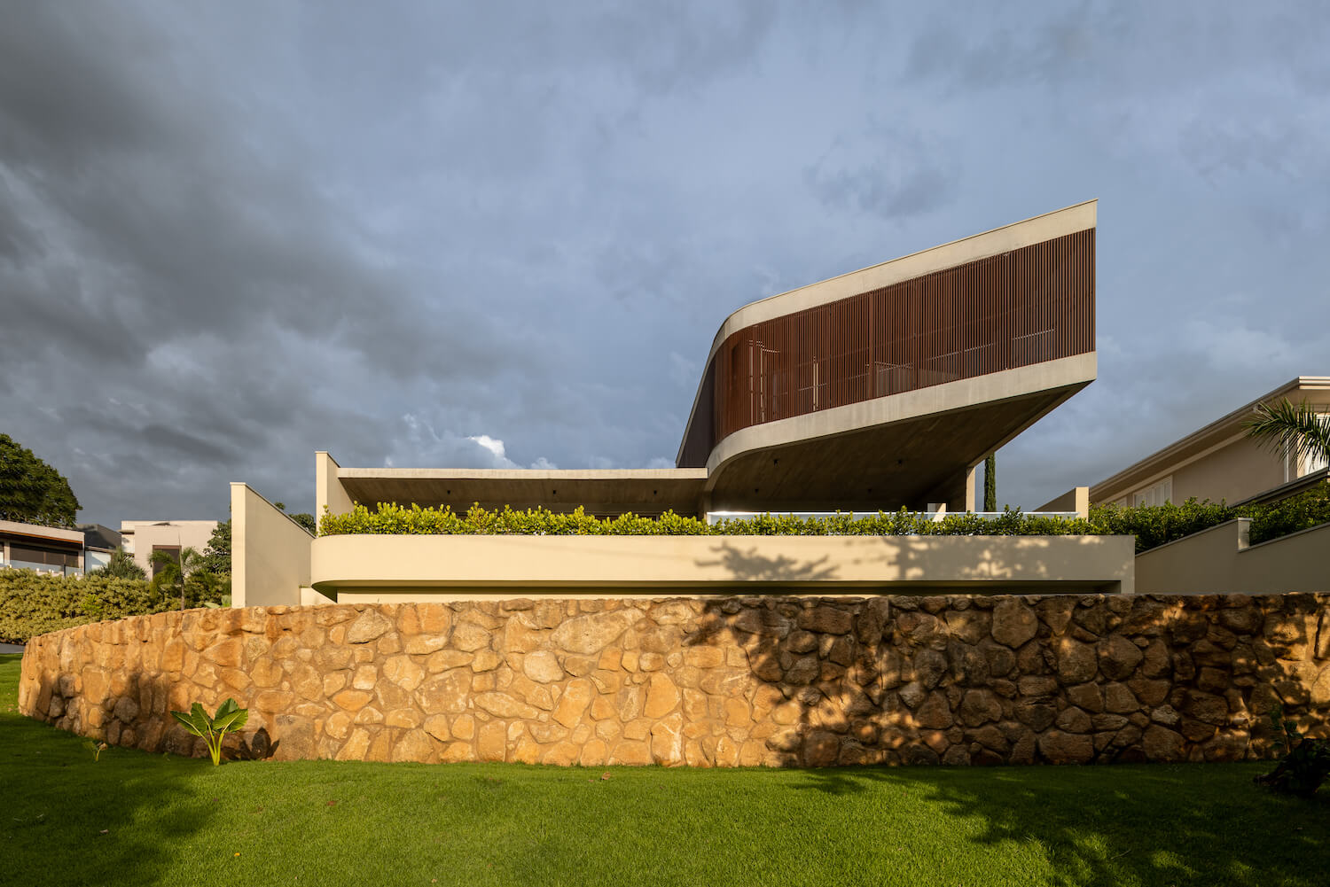 Axial House, São Paulo, Brazil by TAU Ar|Houses