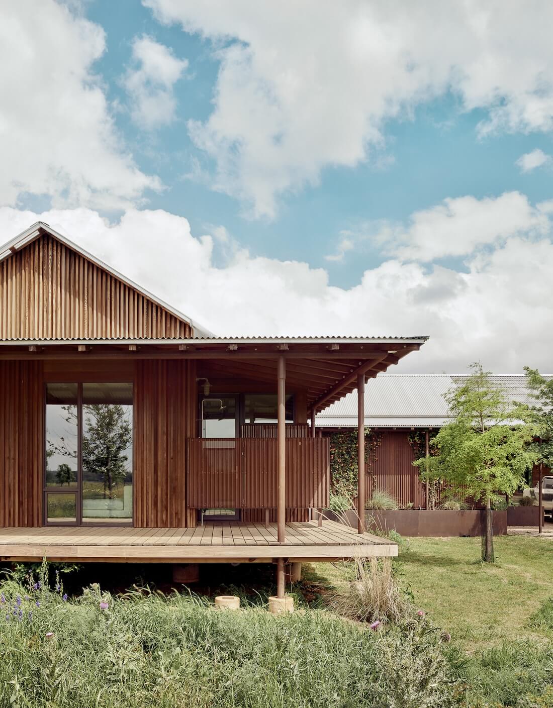 Baldridge Architects designs Roam Ranch,|Houses