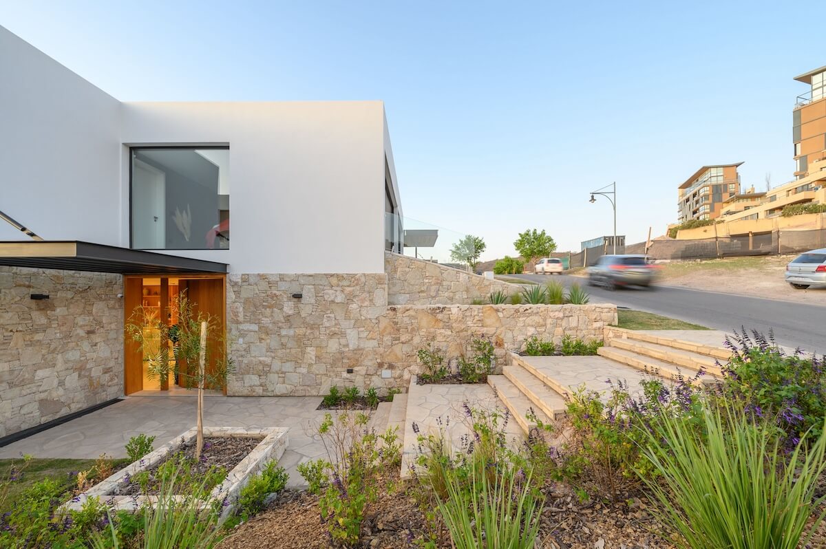 Casa Piedra, Córdoba, Argentina by Estud|Houses